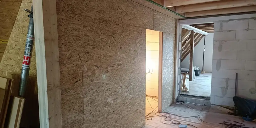Unsere Leistungen: Innenausbau mit emissionsarmen OSB-Platten vom Bauunternehmen Frank Stutz